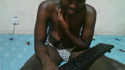 Snapshot of african_pussy2 chatting on March 7, 8:11 pm african_pussy2 online show from March 7, 8:11 pm