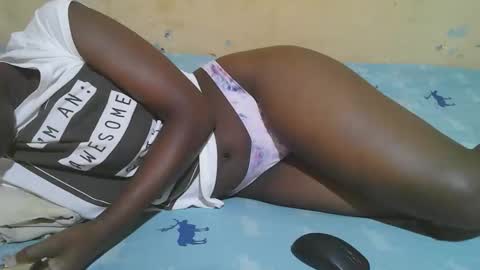 Snapshot of african_pussy2 chatting on November 22, 8:35 am african_pussy2 online show from November 22, 8:35 am