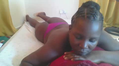 Snapshot of africanbeauty4 chatting on November 18, 12:53 pm ELIZABETH online show from November 18, 12:53 pm