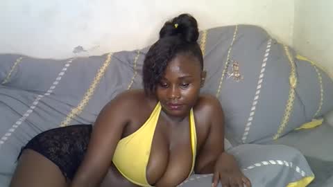 Snapshot of afrii_kity chatting on October 19, 1:45 pm afrii_kity online show from October 19, 1:45 pm