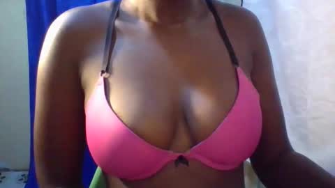 Snapshot of afrikan_desire chatting on June 4, 6:14 pm afrikan_desire online show from June 4, 6:14 pm
