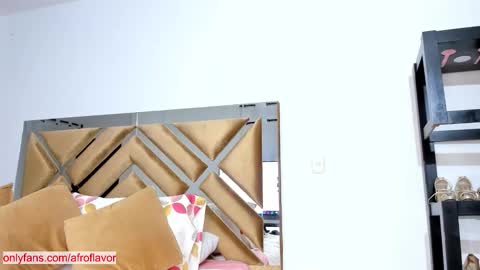 Snapshot of afro_happy__06 chatting on October 22, 10:26 am Jheremy and leeryc online show from October 22, 10:26 am