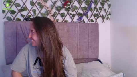 Snapshot of afroditawhispers chatting on May 27, 1:57 am Lia Valkyria online show from May 27, 1:57 am