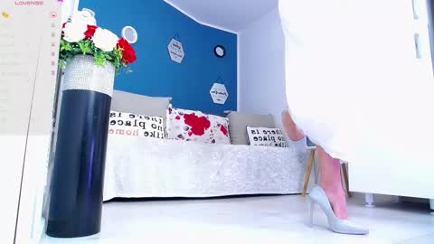 Snapshot of afroditha_ chatting on November 25, 12:16 pm Amalia online show from November 25, 12:16 pm