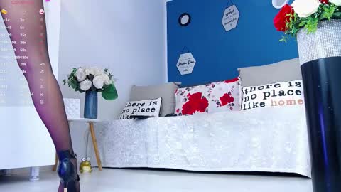 Snapshot of afroditha_ chatting on December 1, 1:27 pm Amalia online show from December 1, 1:27 pm