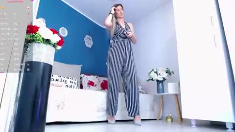 Snapshot of afroditha_ chatting on July 6, 3:14 pm Amalia online show from July 6, 3:14 pm