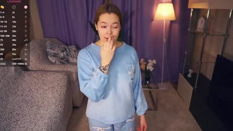 Lana  1800 - 0330 UTC   Mia 0700- 1630 UTC online show from January 11, 8:11 am