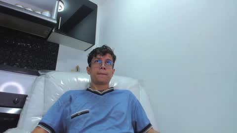 Snapshot of agarevans chatting on December 3, 7:43 am AGAR online show from December 3, 7:43 am