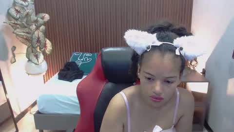 Snapshot of agata18_ chatting on October 31, 12:50 pm A G A T A online show from October 31, 12:50 pm