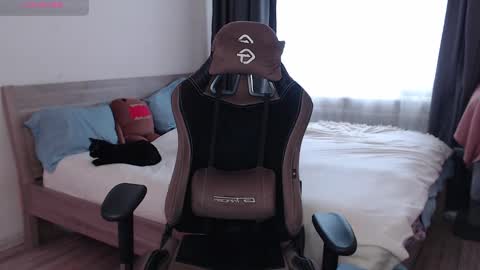 Snapshot of agata_cherry chatting on December 9, 7:06 am Eva online show from December 9, 7:06 am