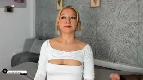 Agatadelphine online show from July 4, 1:17 pm