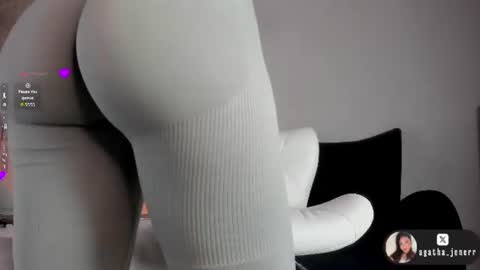 Snapshot of agatha_jener chatting on June 18, 11:36 am agatha_jener online show from June 18, 11:36 am