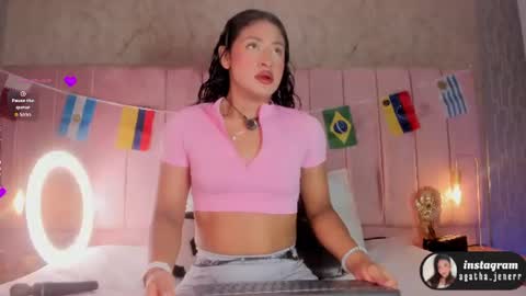 Snapshot of agatha_jener chatting on June 19, 11:36 am agatha_jener online show from June 19, 11:36 am
