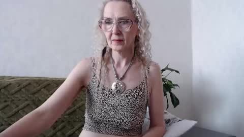 Snapshot of agatha_moore_ chatting on March 6, 3:35 am Agatha online show from March 6, 3:35 am