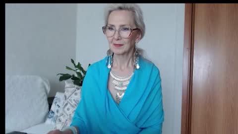 Snapshot of agatha_moore_ chatting on September 16, 3:29 am Agatha online show from September 16, 3:29 am