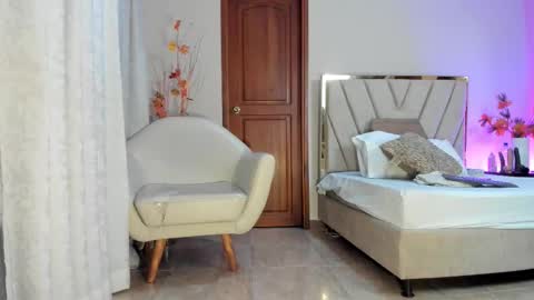 Snapshot of agathaa_white chatting on November 22, 12:04 pm Agathaa white online show from November 22, 12:04 pm