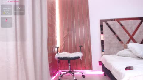 Snapshot of agathaa_white chatting on November 28, 10:51 am Agathaa white online show from November 28, 10:51 am