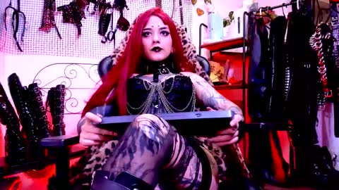 Snapshot of agathamoonn chatting on November 4, 7:13 pm Agatha Fox online show from November 4, 7:13 pm