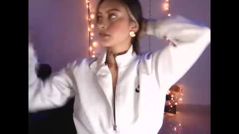 agathamoont online show from March 4, 1:06 pm