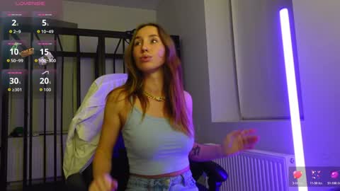 Snapshot of agelina_summer chatting on November 20, 7:02 pm Agelina Lilly Laura online show from November 20, 7:02 pm