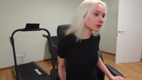 Snapshot of agelina_summer chatting on November 24, 5:45 pm Agelina Lilly Laura online show from November 24, 5:45 pm