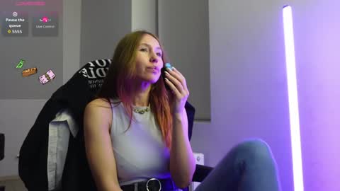 Snapshot of agelina_summer chatting on December 2, 8:48 pm Agelina Lilly Laura online show from December 2, 8:48 pm