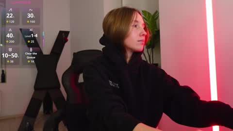 Snapshot of agelina_summer chatting on December 13, 7:53 pm Agelina Lilly Laura online show from December 13, 7:53 pm