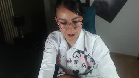 Snapshot of aghata_moon chatting on February 6, 1:54 pm Aghata Moon online show from February 6, 1:54 pm