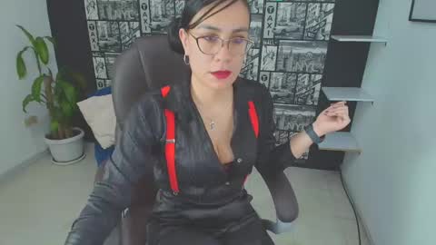 Snapshot of aghata_moon chatting on February 15, 5:28 pm Aghata Moon online show from February 15, 5:28 pm