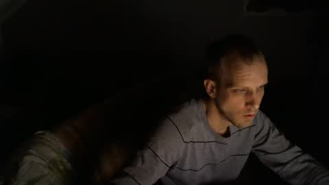 Snapshot of agin17 chatting on February 9, 3:22 am agin17 online show from February 9, 3:22 am