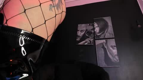 Snapshot of agnes_jones chatting on November 10, 9:36 pm agnes_jones online show from November 10, 9:36 pm