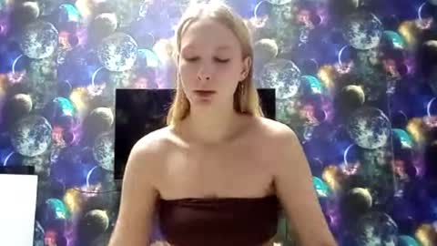 Snapshot of agnesmolima chatting on December 22, 3:42 pm Monica online show from December 22, 3:42 pm