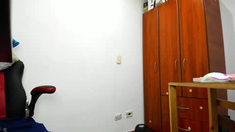 Snapshot of aguslover chatting on February 4, 5:55 pm Agustin online show from February 4, 5:55 pm