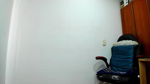 Snapshot of aguslover chatting on February 26, 8:33 pm Agustin online show from February 26, 8:33 pm