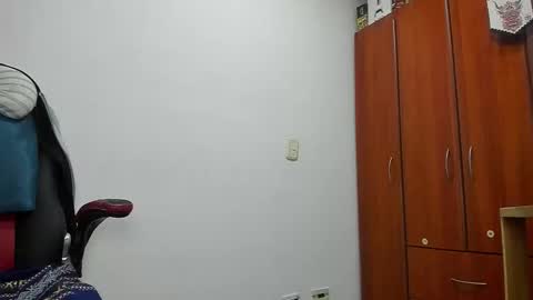 Snapshot of aguslover chatting on November 26, 7:04 pm Agustin online show from November 26, 7:04 pm