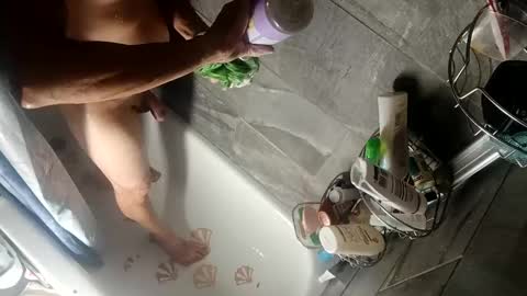 Snapshot of ahappyhippie chatting on December 19, 11:39 am ahappyhippie online show from December 19, 11:39 am