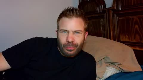 Blue Eyed Handsome Man online show from March 1, 1:18 am