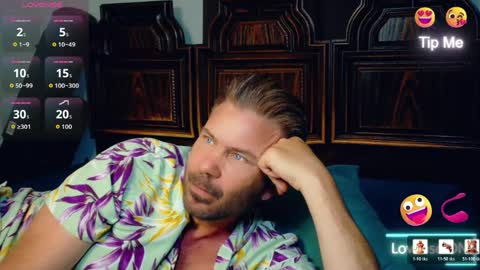 Blue Eyed Handsome Man online show from April 27, 12:41 am