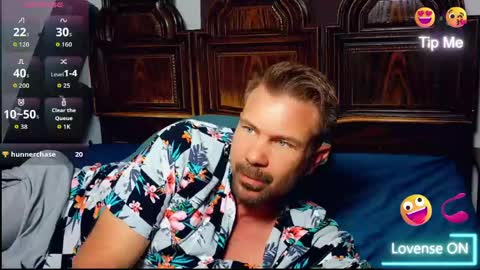 Blue Eyed Handsome Man online show from April 30, 1:12 am