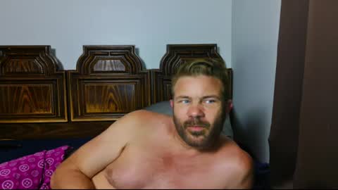 Blue Eyed Handsome Man online show from June 22, 3:25 am