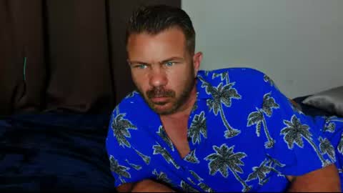 Blue Eyed Handsome Man online show from July 4, 1:23 am