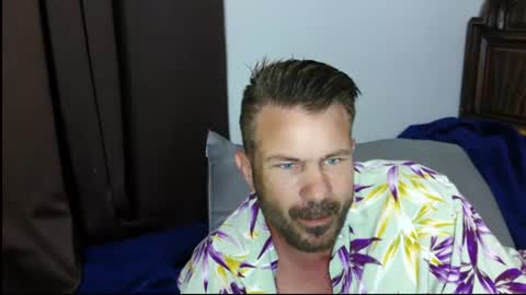 Blue Eyed Handsome Man online show from July 14, 2:05 am
