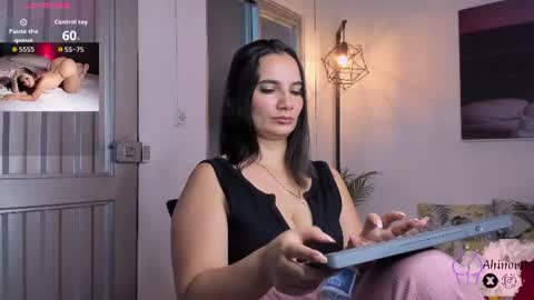 Snapshot of ahinovi_ chatting on June 29, 12:28 am Ahinovi online show from June 29, 12:28 am