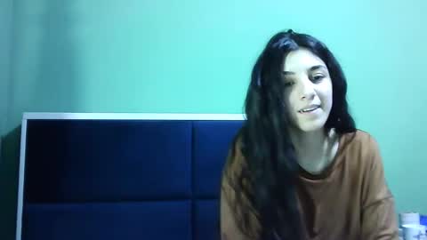 Snapshot of ahotkitty18 chatting on December 18, 4:39 pm Selena online show from December 18, 4:39 pm