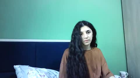 Snapshot of ahotkitty18 chatting on December 19, 8:23 am Selena online show from December 19, 8:23 am