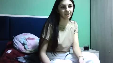 Snapshot of ahotkitty18 chatting on December 24, 3:47 pm Selena online show from December 24, 3:47 pm
