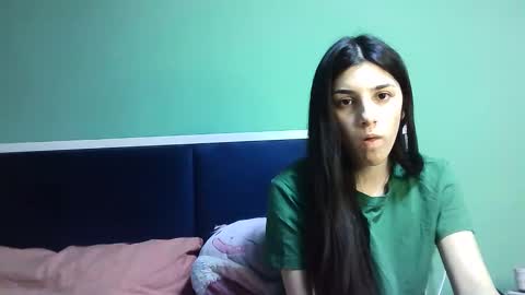 Snapshot of ahotkitty18 chatting on January 1, 5:55 pm Selena online show from January 1, 5:55 pm