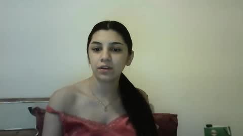 Snapshot of ahotkitty18 chatting on October 25, 5:48 am Selena online show from October 25, 5:48 am