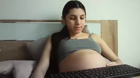 Snapshot of ahotkitty18 chatting on November 27, 9:11 am Selena online show from November 27, 9:11 am