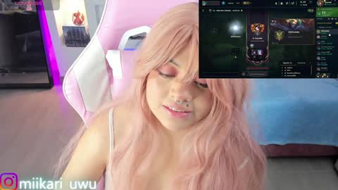 Snapshot of ahri_elderwood chatting on January 9, 7:10 am Ahri help me get to 100  online show from January 9, 7:10 am